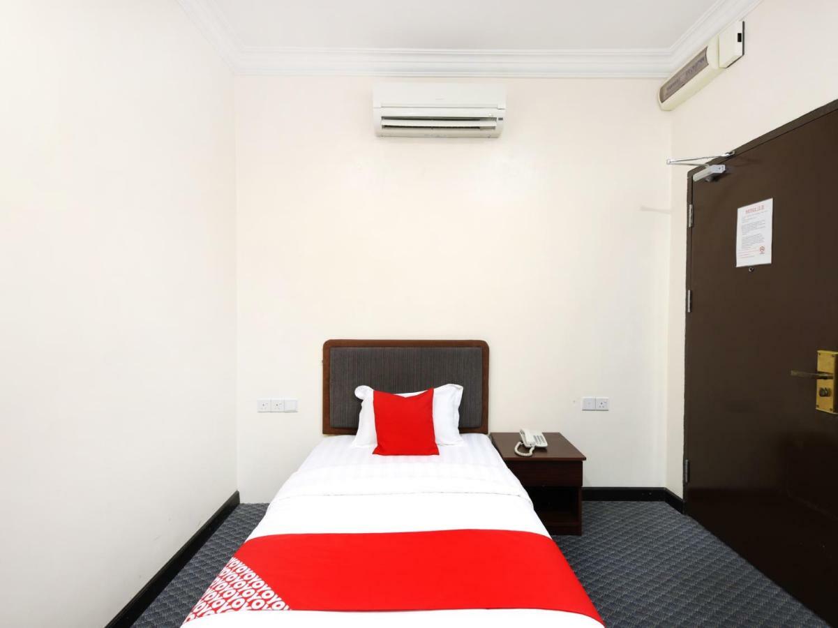 Oyo 750 Comfort Hotel Kota Kinabalu Esterno foto