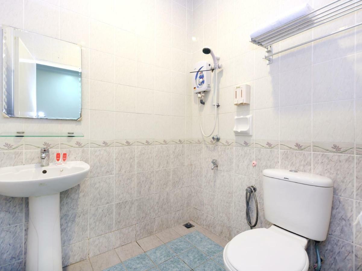 Oyo 750 Comfort Hotel Kota Kinabalu Esterno foto