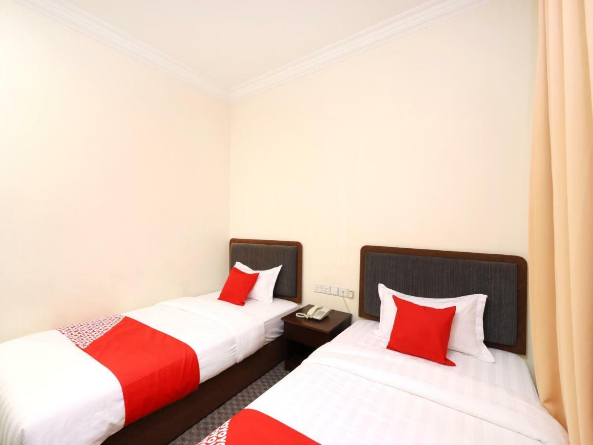 Oyo 750 Comfort Hotel Kota Kinabalu Esterno foto
